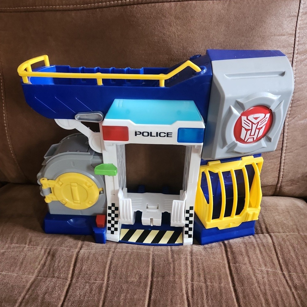 Transformers Rescue Bots Bots and Robbers Police Headquarters with sounds/lights